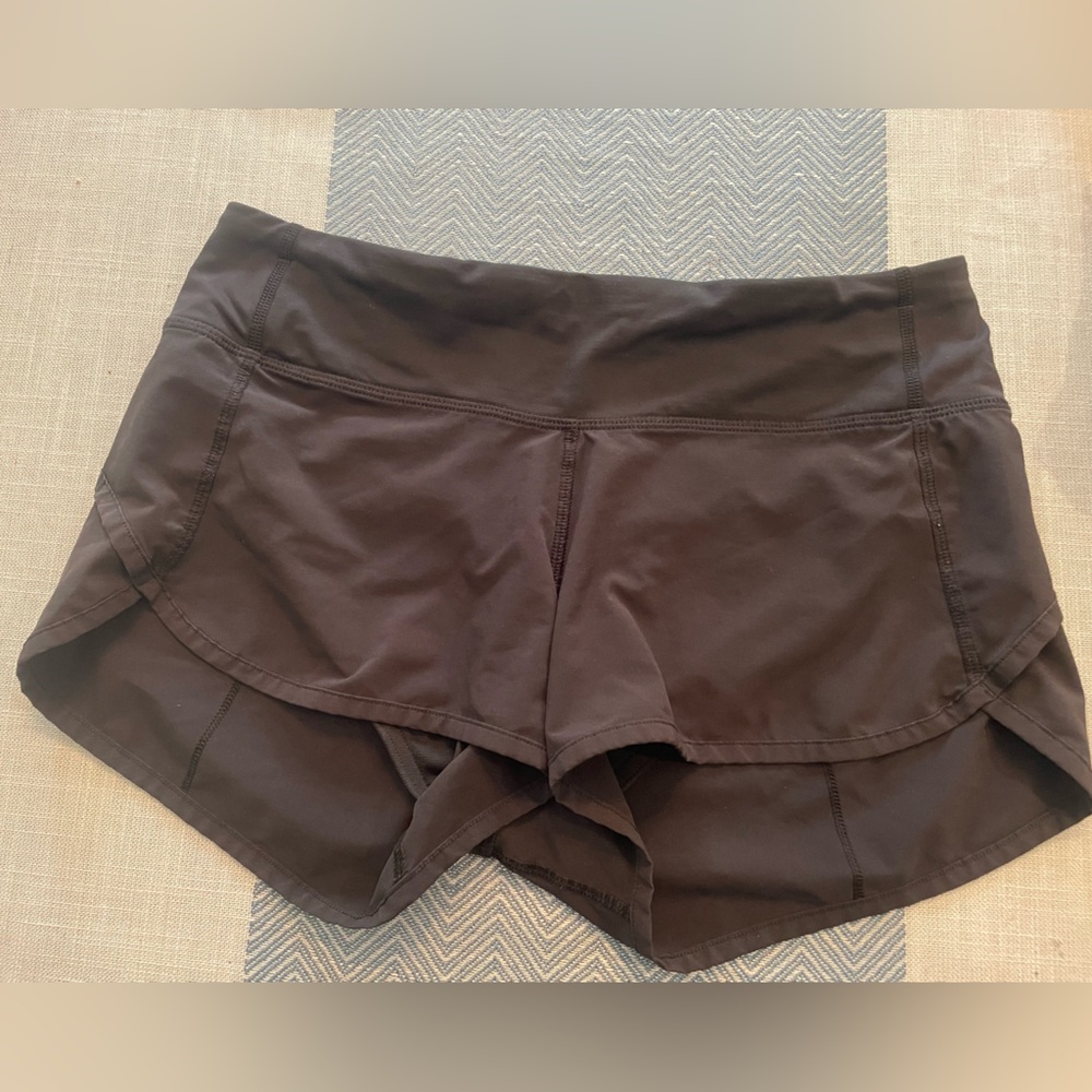 Lululemon Speed Short 2.5 Inch in Black low rise